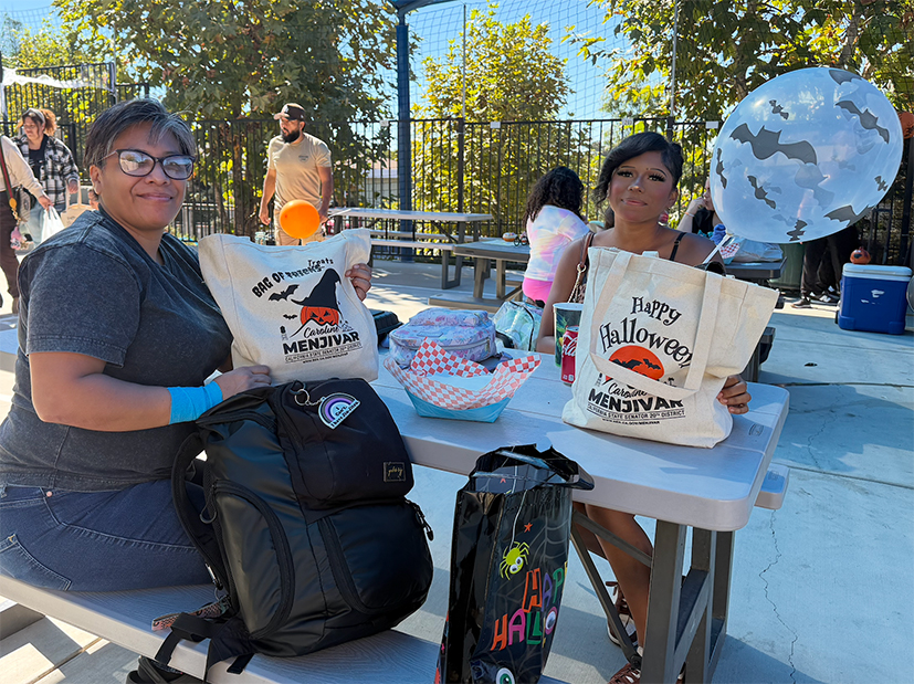 Community members show off their limited edition SD 20 Halloween tate bags!